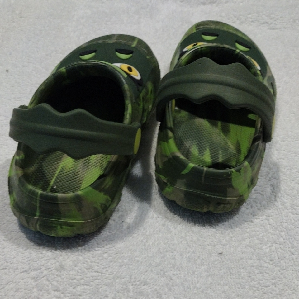 Kids Soft And Fun Green Monster Clogs - Picture 2 of 4